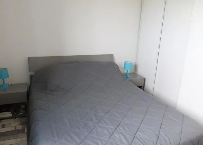 Maison De Confortable Pres De La - Fr-1-194-337 *